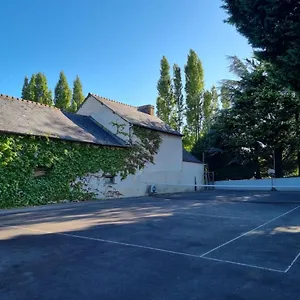 Longère Indépendante Avec Terrain De Tennis Privé , Saint-Maugan France